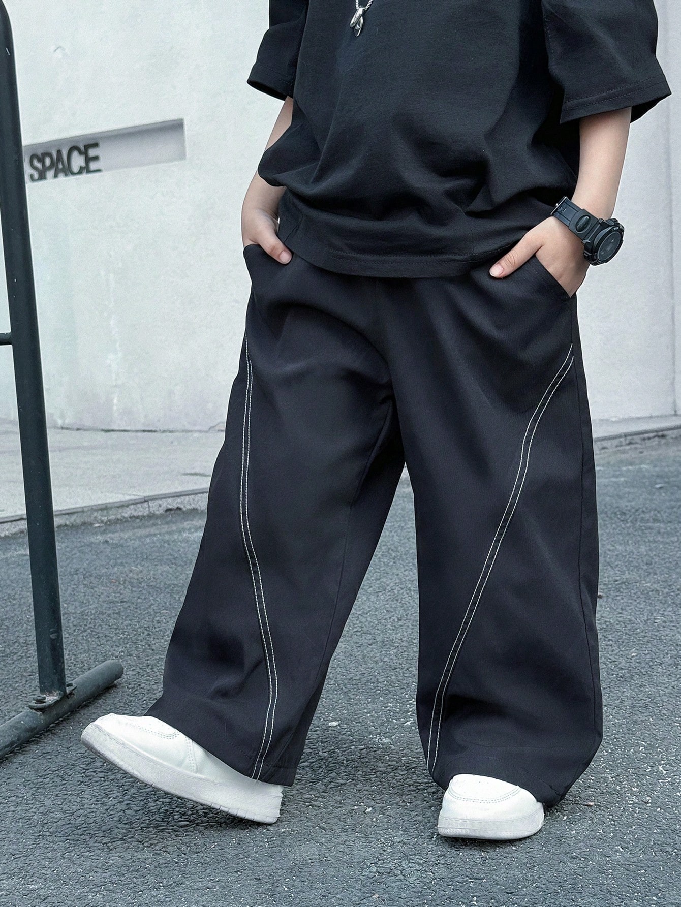 Black Solid Regular Pants