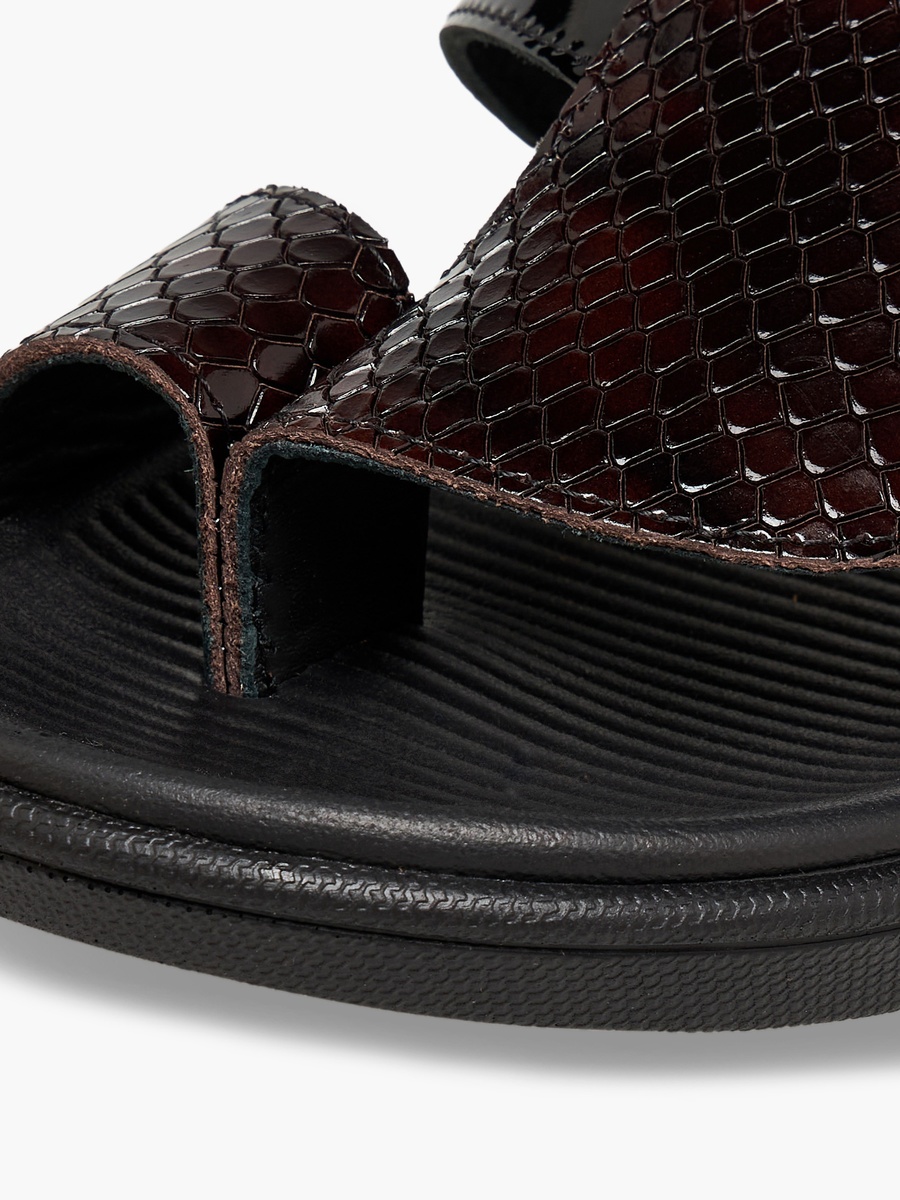 Textured Arabic Sandals