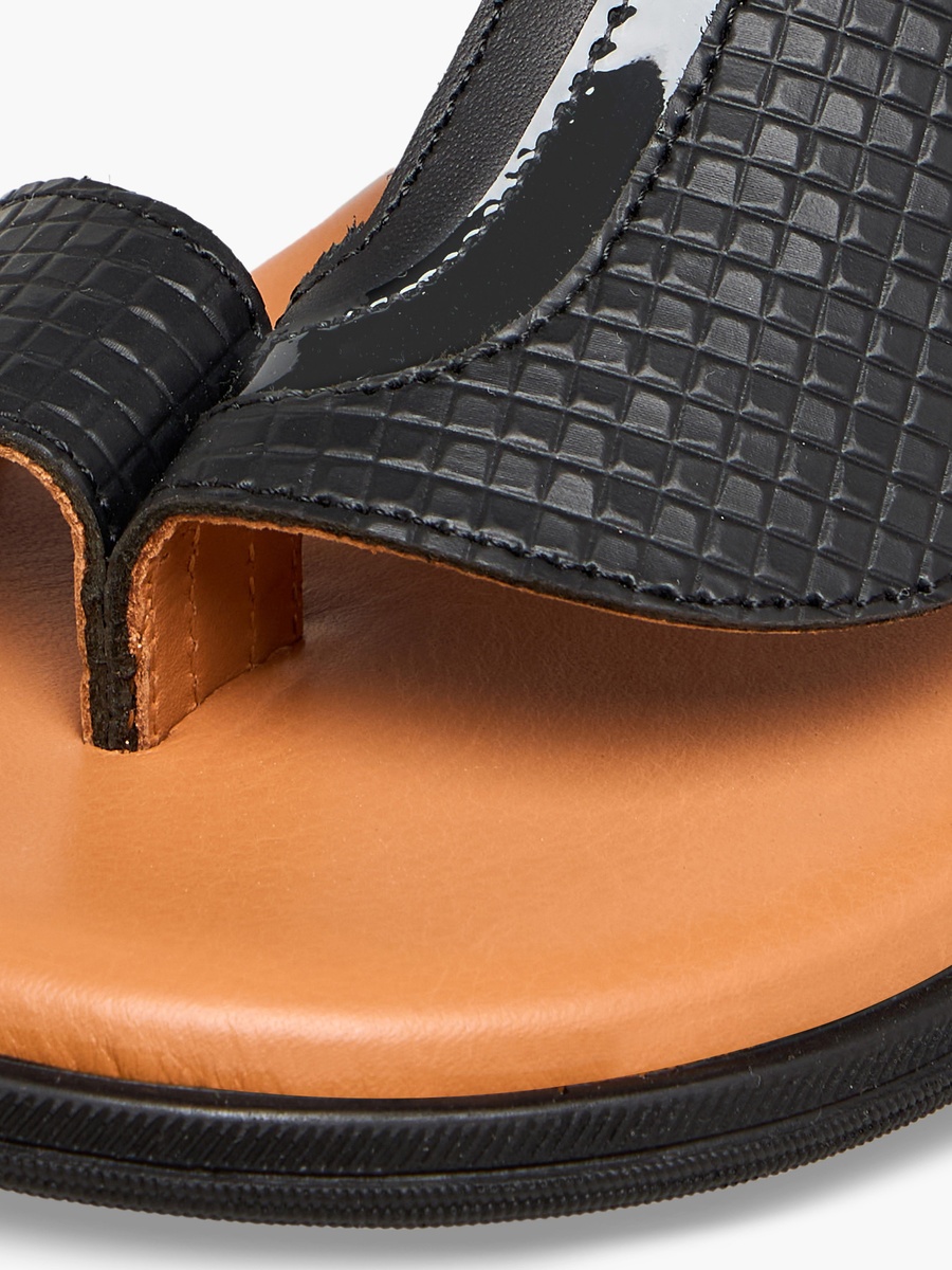 Textured Arabic Sandals