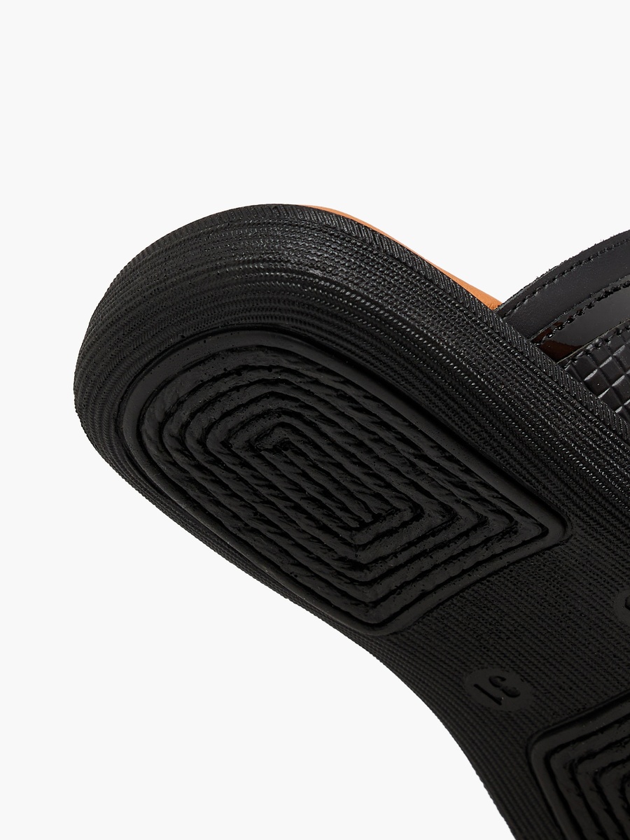Textured Arabic Sandals
