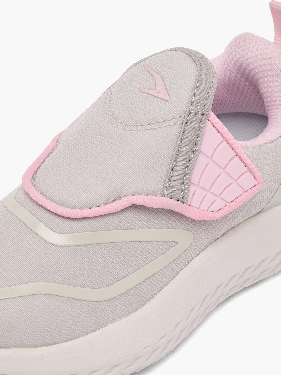 Hook and Up Sports Shoes