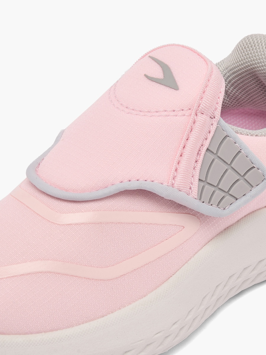 Hook and Up Sports Shoes