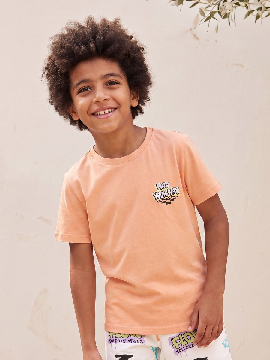 Crew Neck Short Sleeves T-Shirt and Shorts Set with Graffiti Print