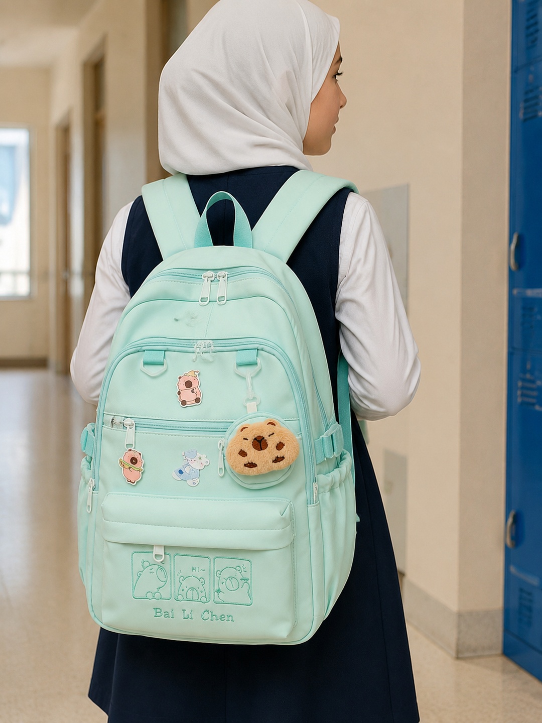 شنطة ظهر بتفاصيل مطرزة