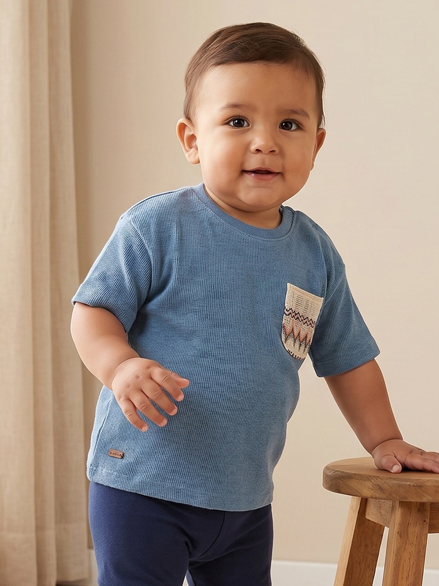 Round Neck Short Sleeves T-Shirt with Embroidered Pocket
