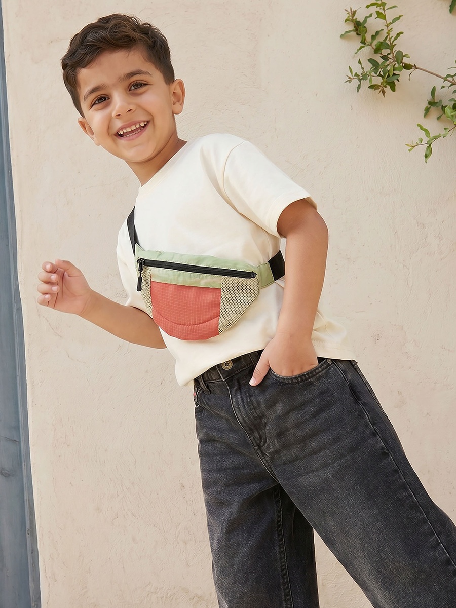 Crew Neck Short Sleeves T-Shirt with Crossbody Bag Accent