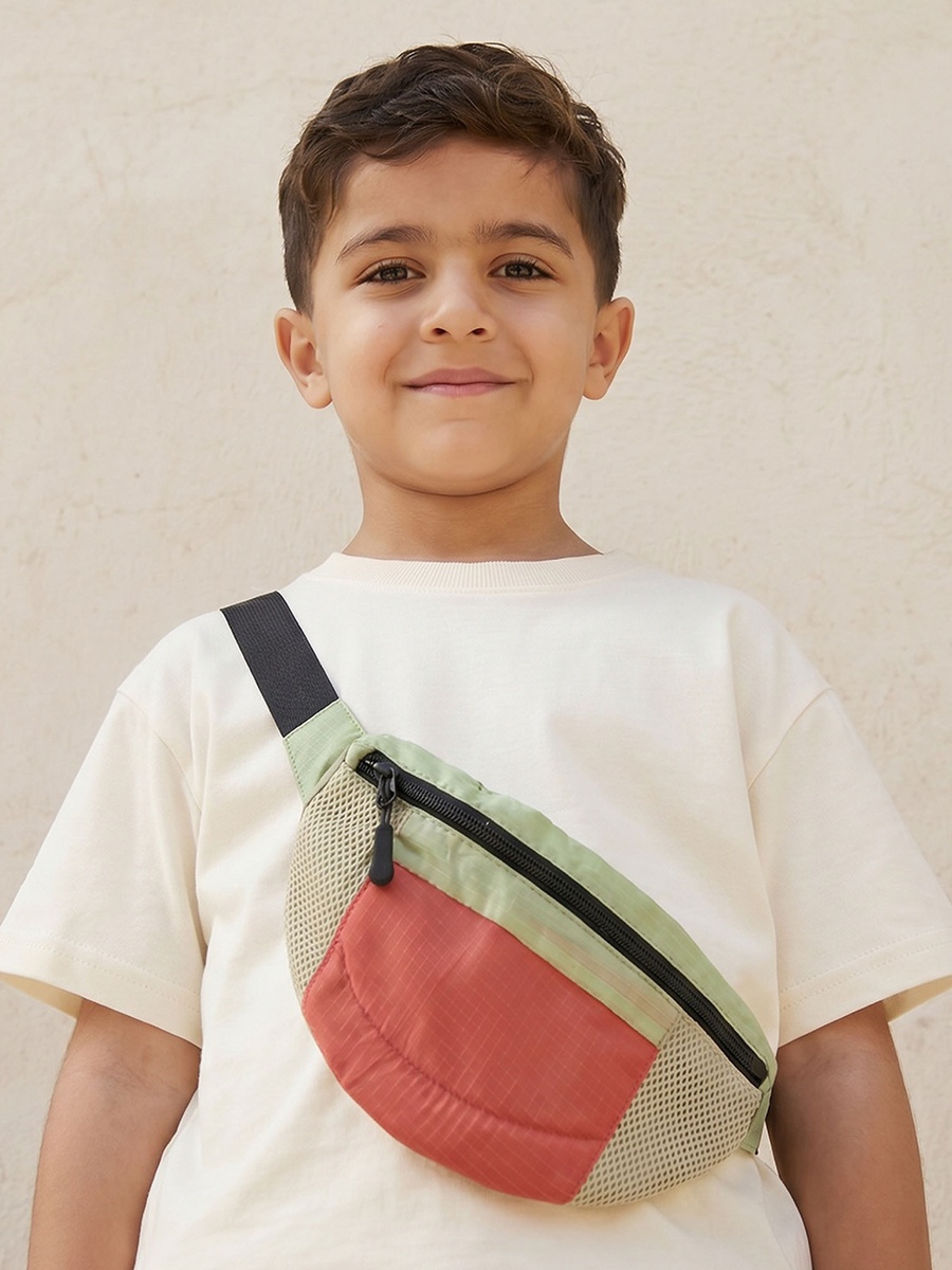 Crew Neck Short Sleeves T-Shirt with Crossbody Bag Accent