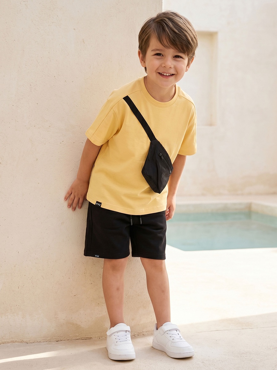 Crew Neck Short Sleeves T-Shirt and Shorts Set with Bag Accent