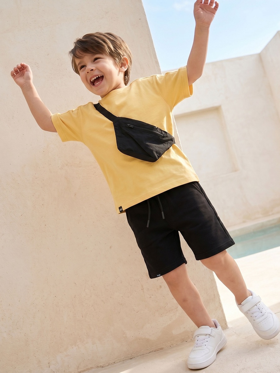 Crew Neck Short Sleeves T-Shirt and Shorts Set with Bag Accent