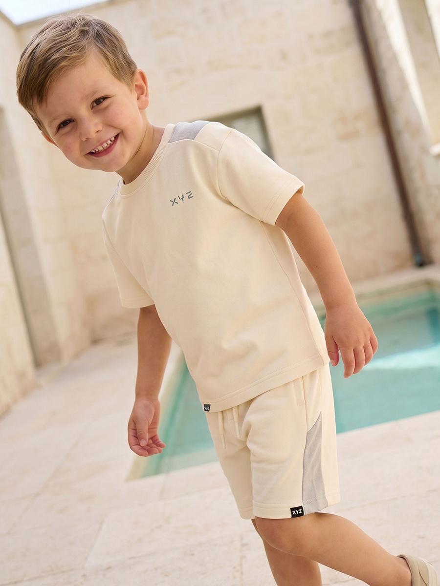 Crew Neck Short Sleeves T-Shirt and Shorts Set with Panelled Design