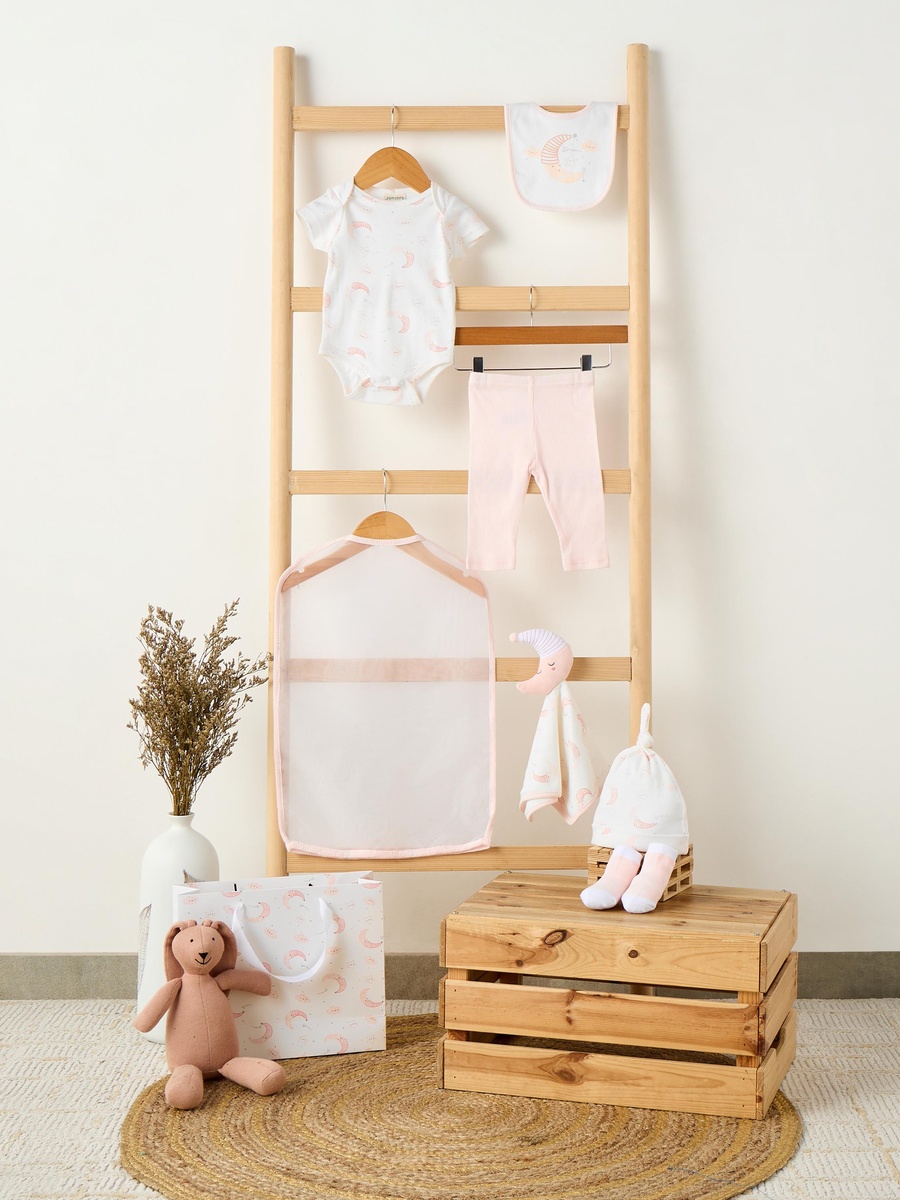 Set of 8 Clothing Gift Set with Gift Bag
