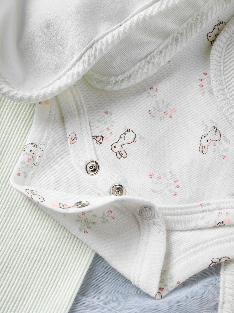 Set of 8 Clothing Gift Set with Bunny Print