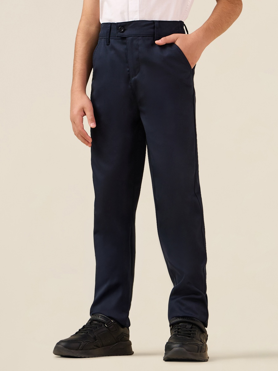 Solid Trouser with Button Closure and Pockets