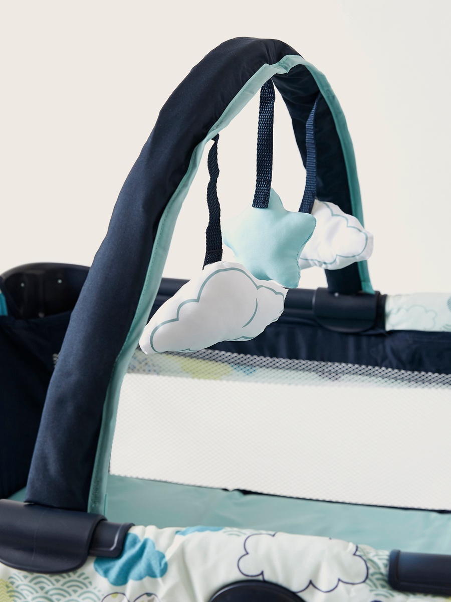 Compact Blue Travel Cot with Signature Graco Push-Button Fold (up to 3 Years)