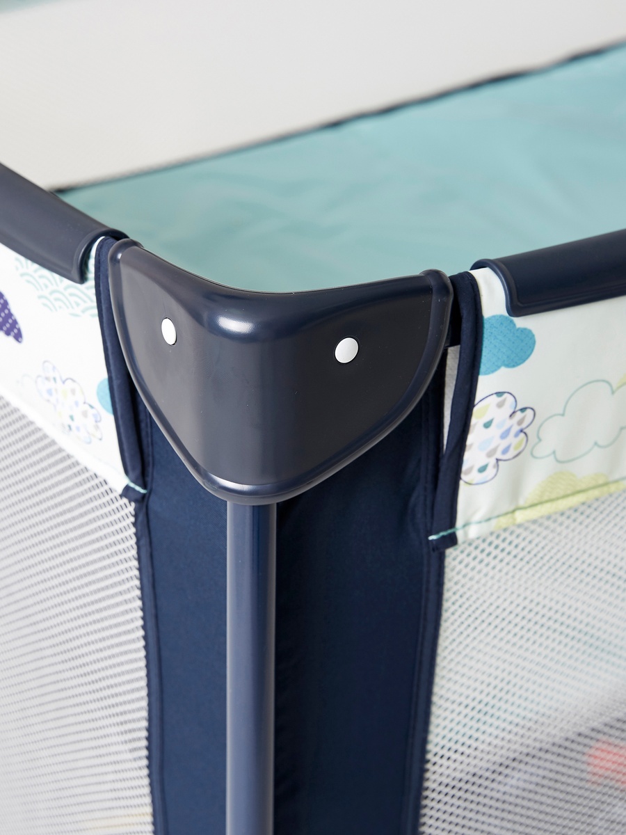 Compact Blue Travel Cot with Signature Graco Push-Button Fold (up to 3 Years)
