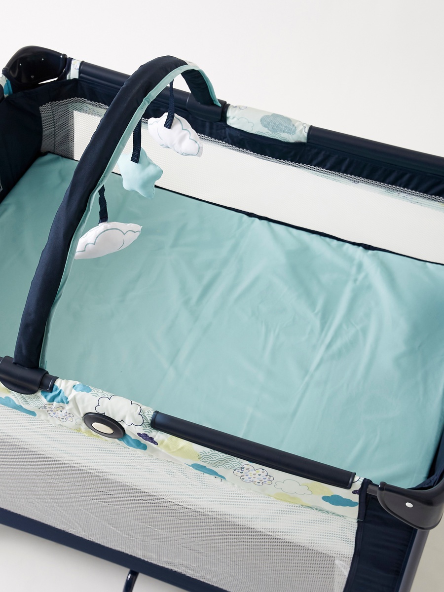 Compact Blue Travel Cot with Signature Graco Push-Button Fold (up to 3 Years)