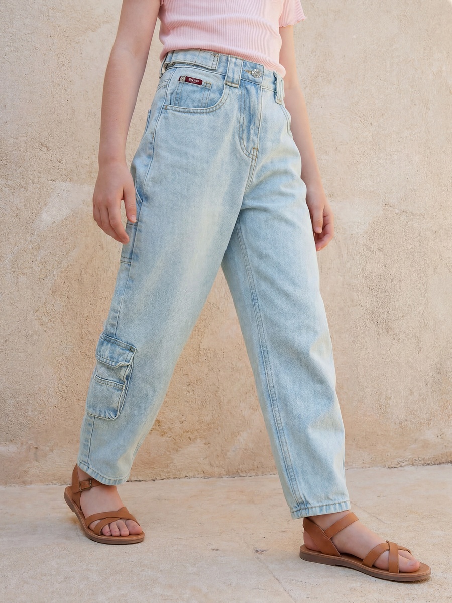 Balloon Fit Jeans with Pockets