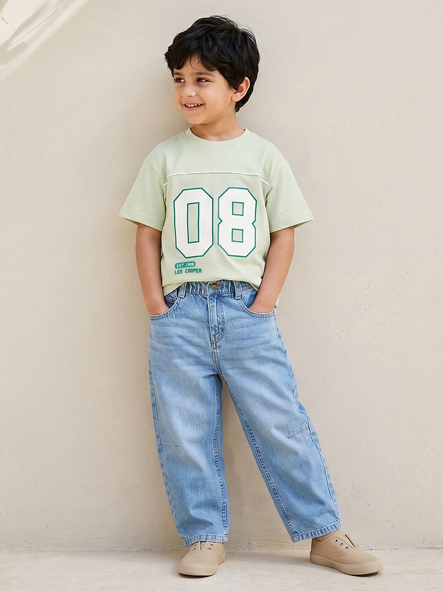 Mid Rise Balloon Fit Jeans with Pockets