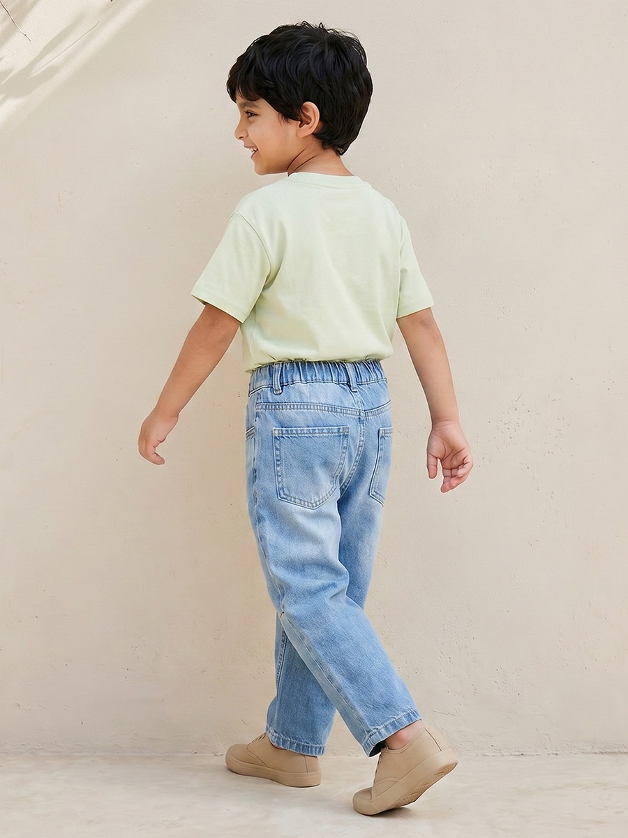 Mid Rise Balloon Fit Jeans with Pockets