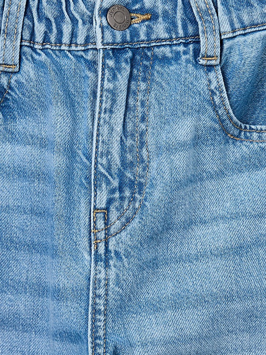 Mid Rise Balloon Fit Jeans with Pockets