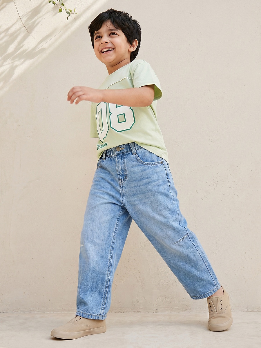 Mid Rise Balloon Fit Jeans with Pockets