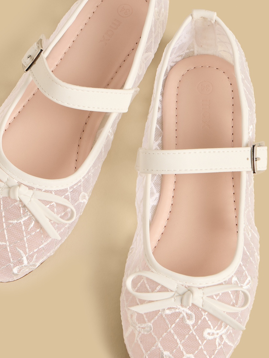 Bow Embroidered Mary Jane Shoes with Buckle Closure