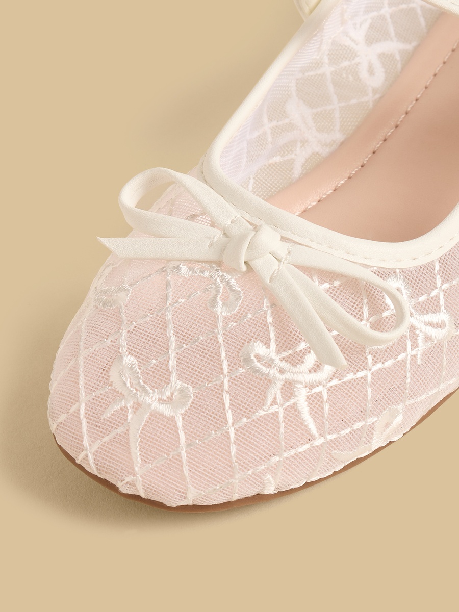 Bow Embroidered Mary Jane Shoes with Buckle Closure