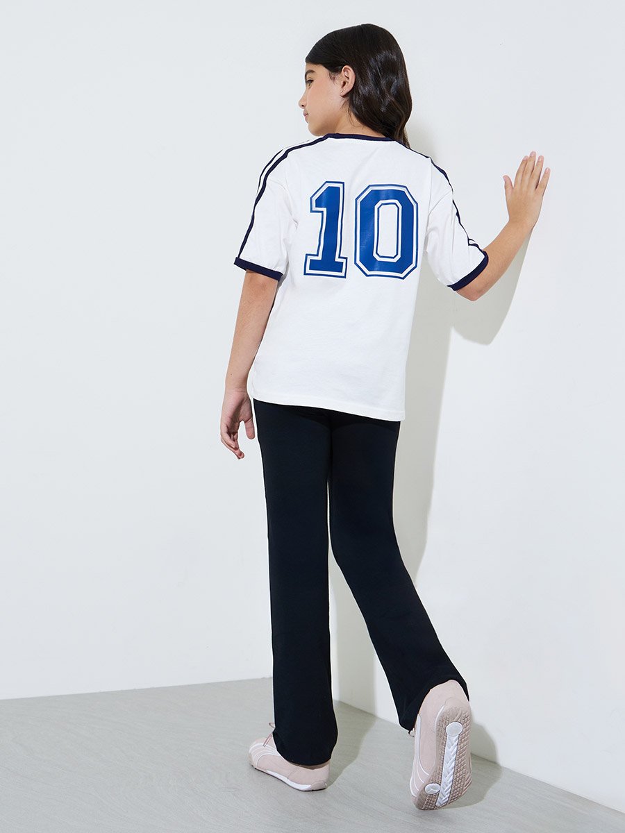 Teen Girls White Graphic Print T-Shirt and Black Solid Leggings Set