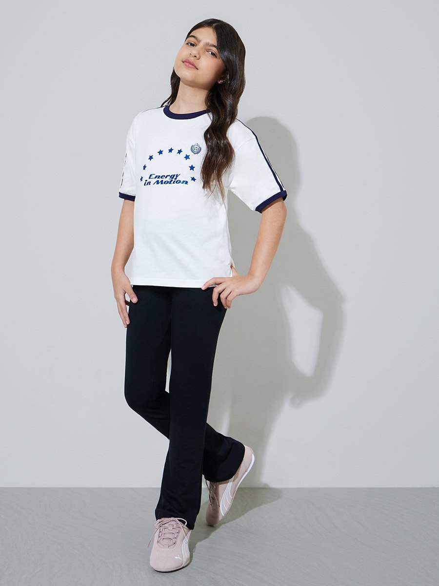 Teen Girls White Graphic Print T-Shirt and Black Solid Leggings Set