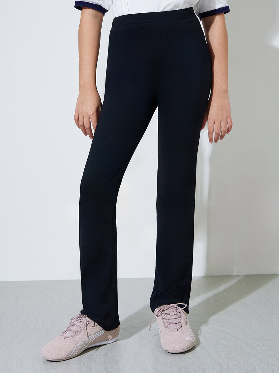 Teen Girls White Graphic Print T-Shirt and Black Solid Leggings Set