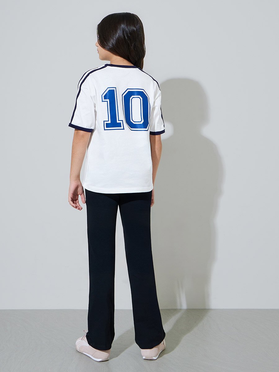 Teen Girls White Graphic Print T-Shirt and Black Solid Leggings Set