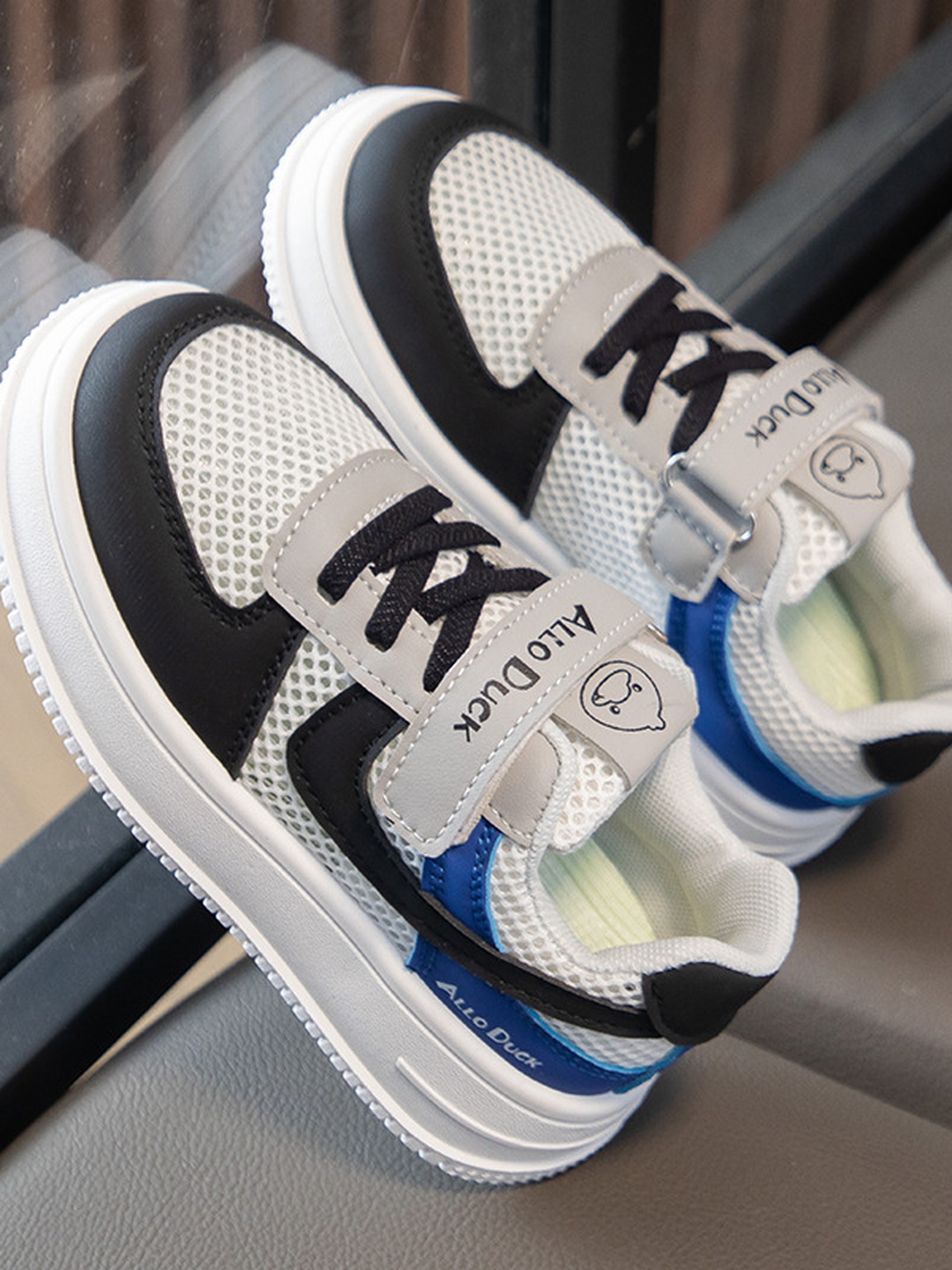Boys Color Block Mesh Hook-and-Loop Sneakers