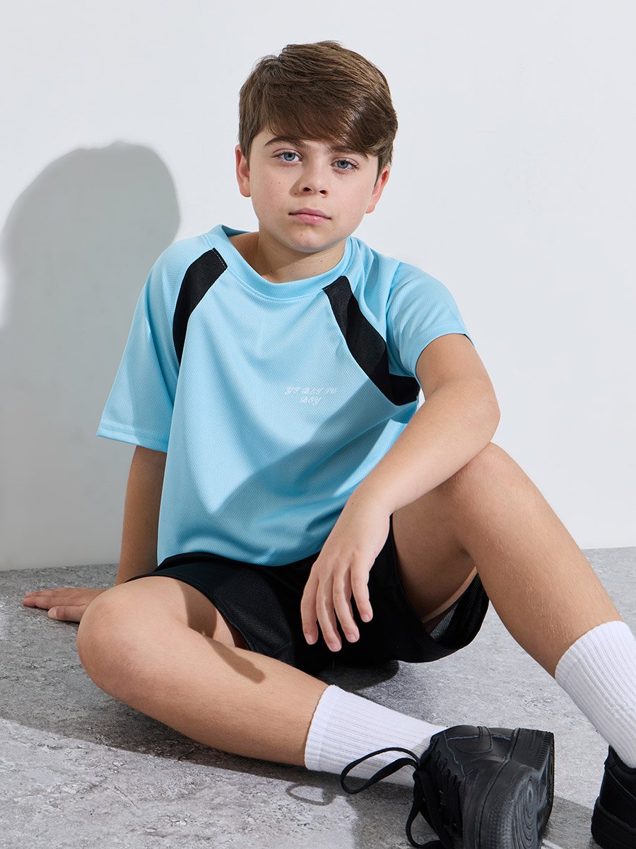 طقم من شورت وتيشيرت بأكمام ريجلان بنمط كتل الالوان أزرق للأولاد المراهقين