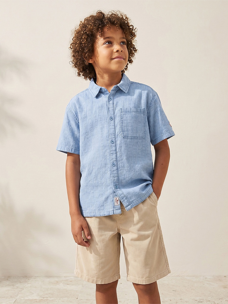 Short Sleeves Shirt with Textured Design