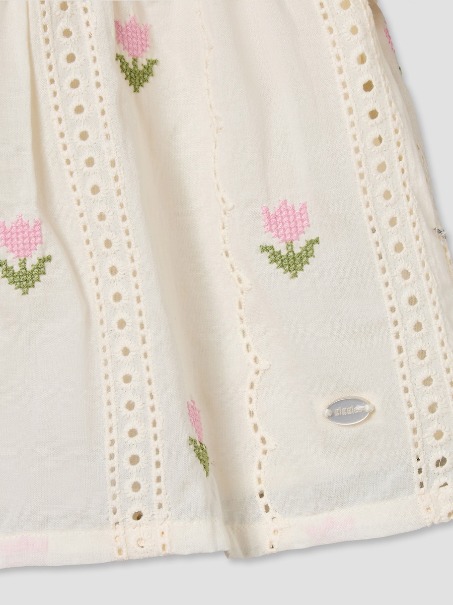 Round Neck Short Sleeves Top and Pants Set with Floral Embroidery