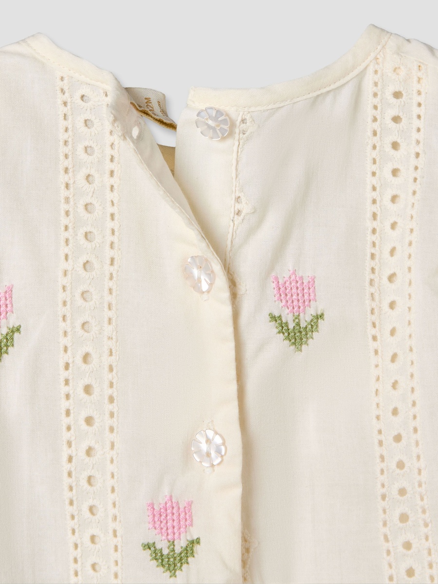 Round Neck Short Sleeves Top and Pants Set with Floral Embroidery