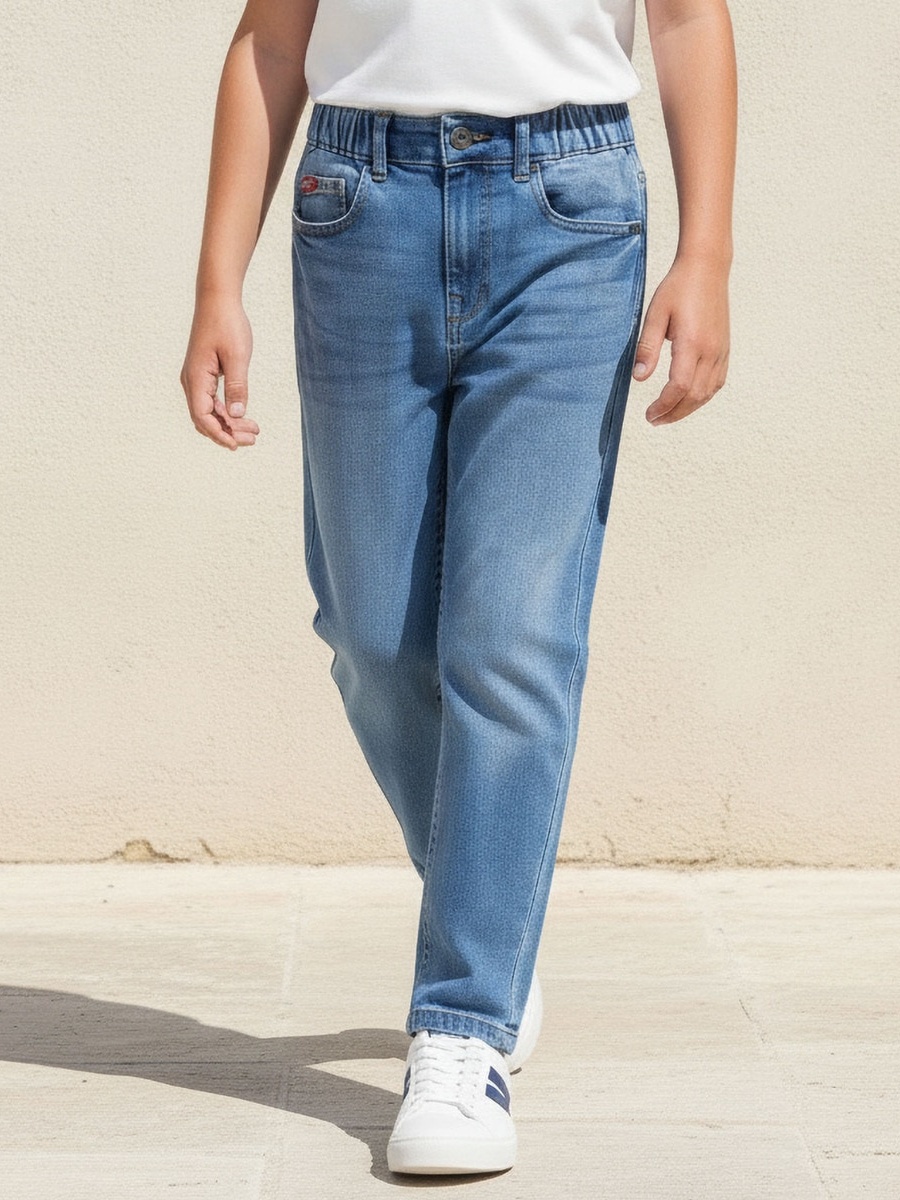 Mid-Rise Jeans with Pockets