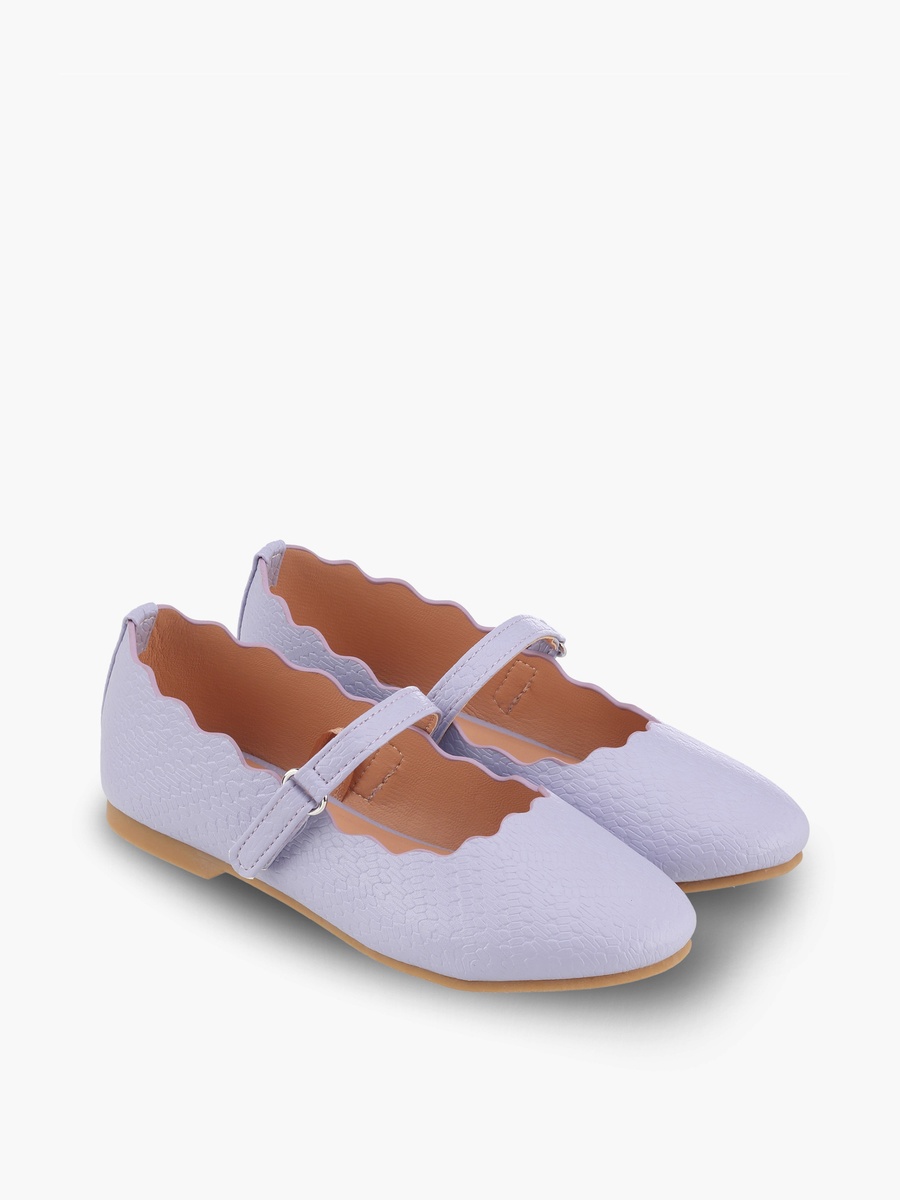 Girls Textured Mary Jane Shoes with Scalloped Trim