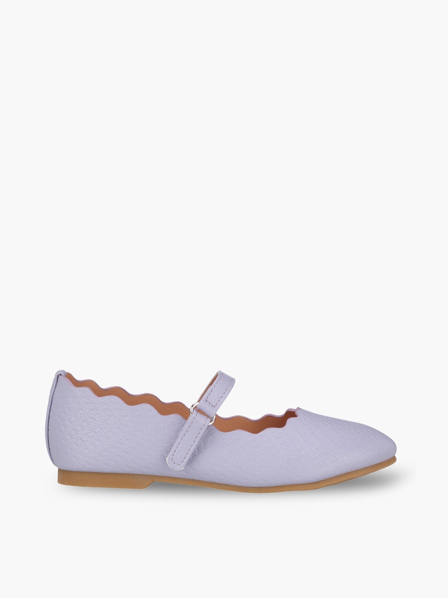 Girls Textured Mary Jane Shoes with Scalloped Trim