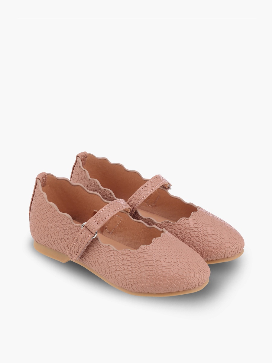 Girls Textured Mary Jane Shoes with Scalloped Trim