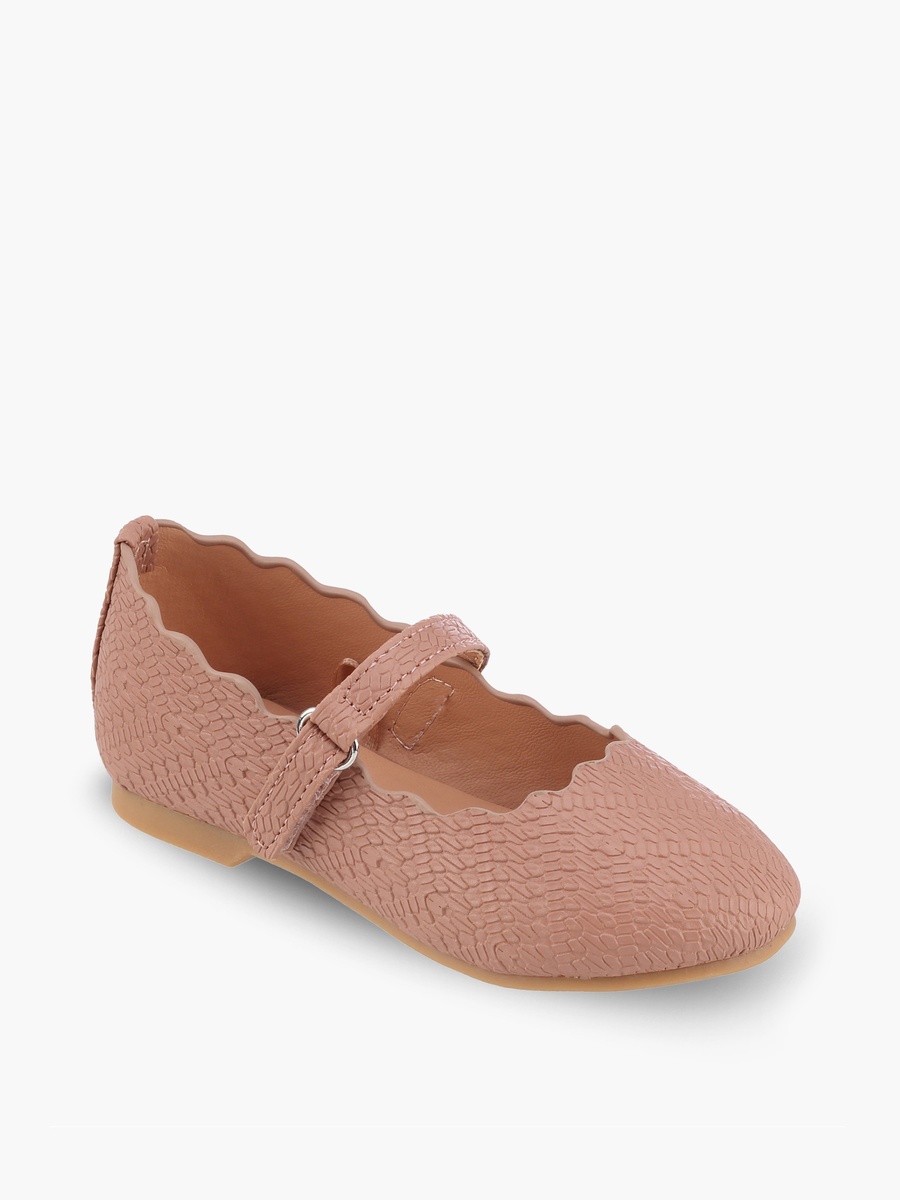 Girls Textured Mary Jane Shoes with Scalloped Trim
