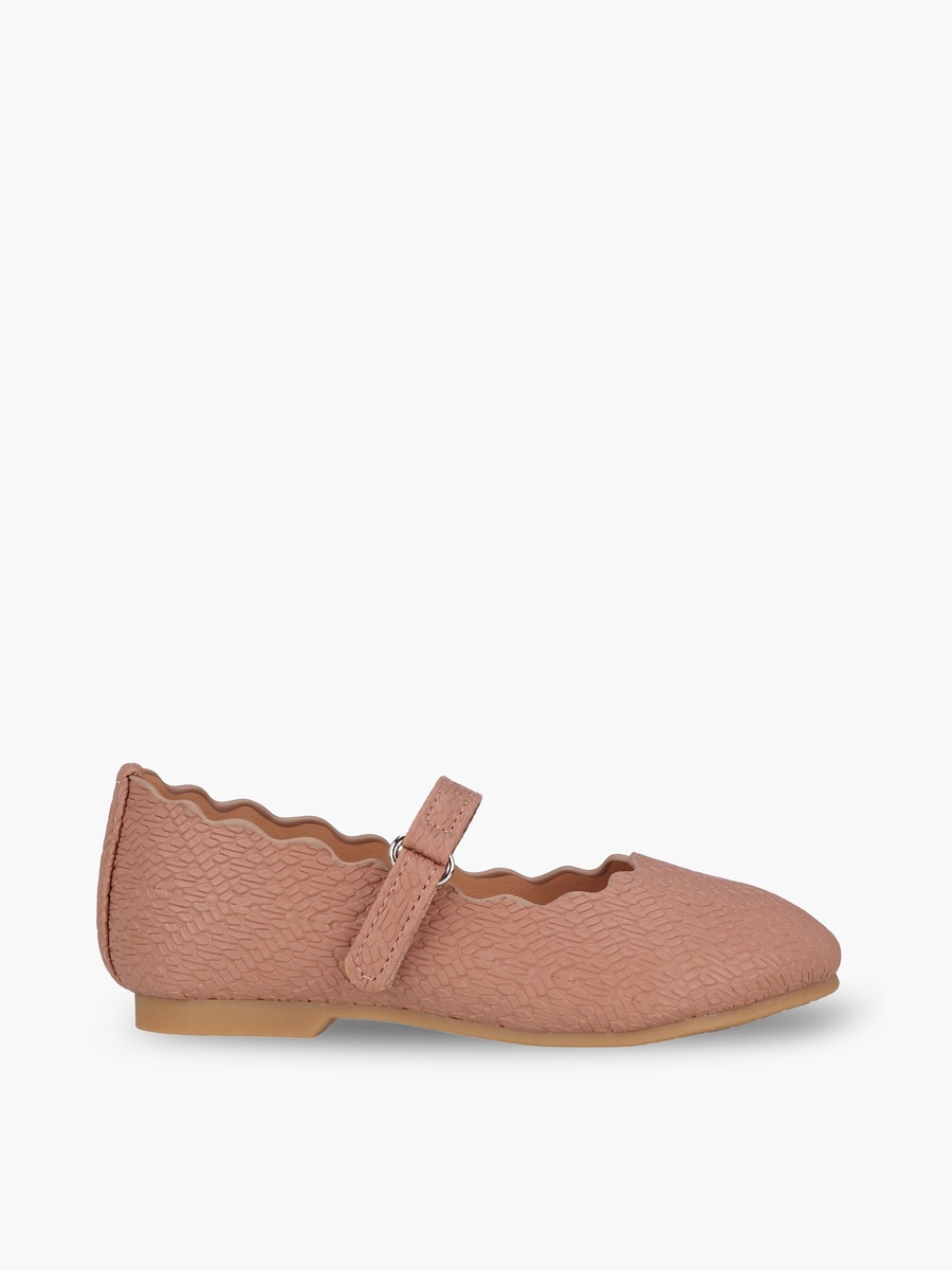 Girls Textured Mary Jane Shoes with Scalloped Trim