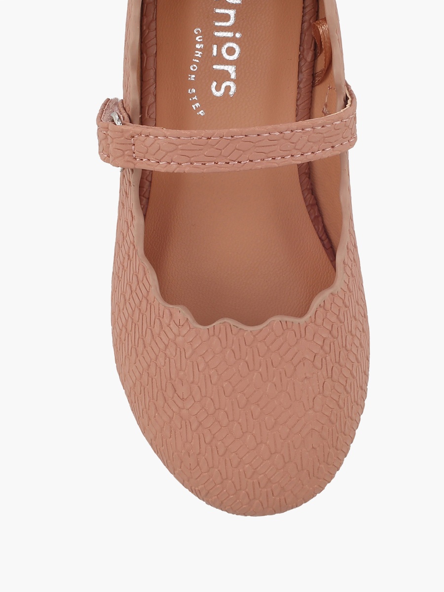 Girls Textured Mary Jane Shoes with Scalloped Trim