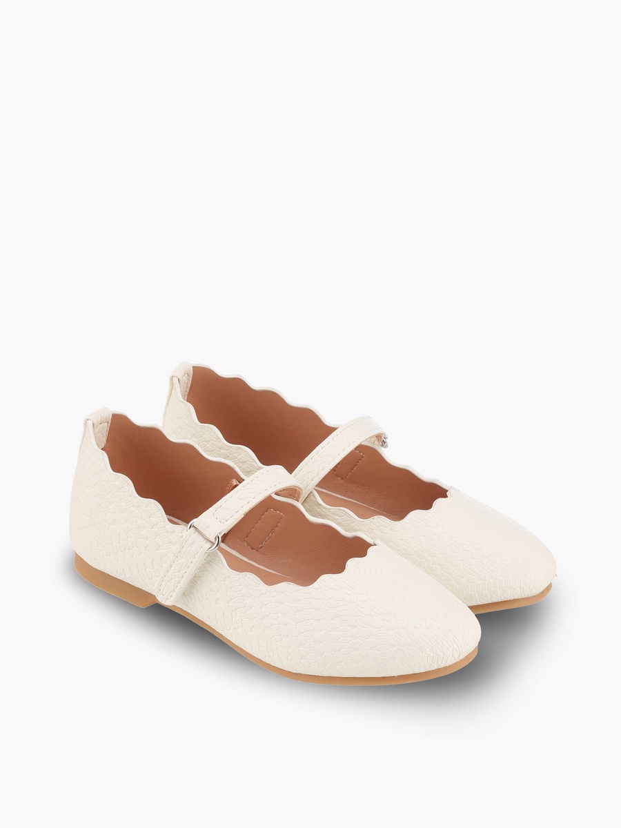 Girls Textured Mary Jane Shoes with Scalloped Trim