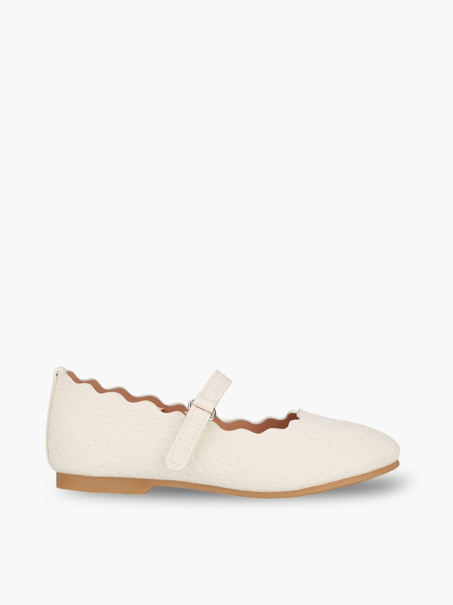 Girls Textured Mary Jane Shoes with Scalloped Trim