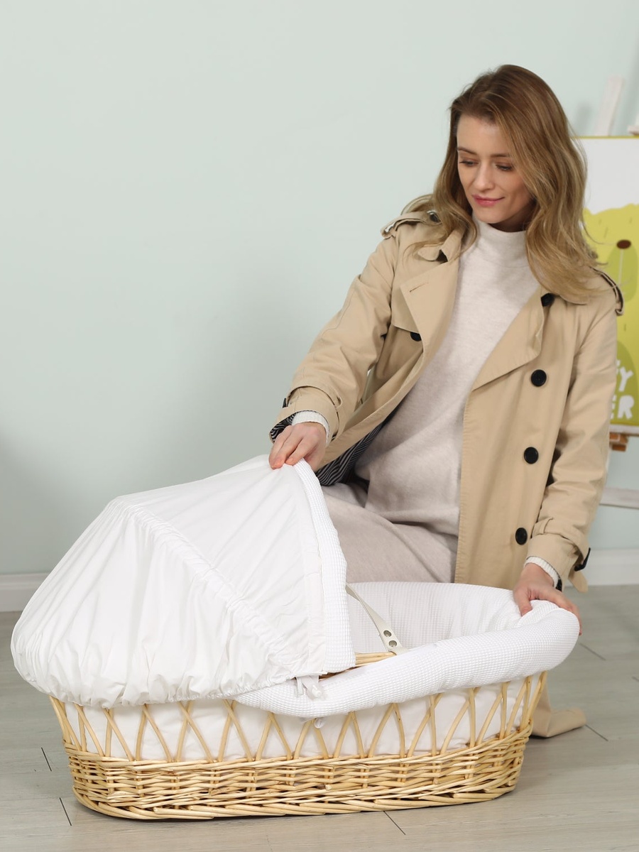 Infant Wicker Moses Basket with White Waffle Beddings - Wooden Brown