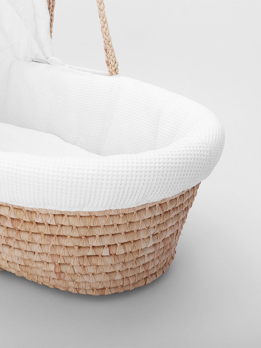 Moses Basket with Waffle Beddings and Mattress - Wooden Brown