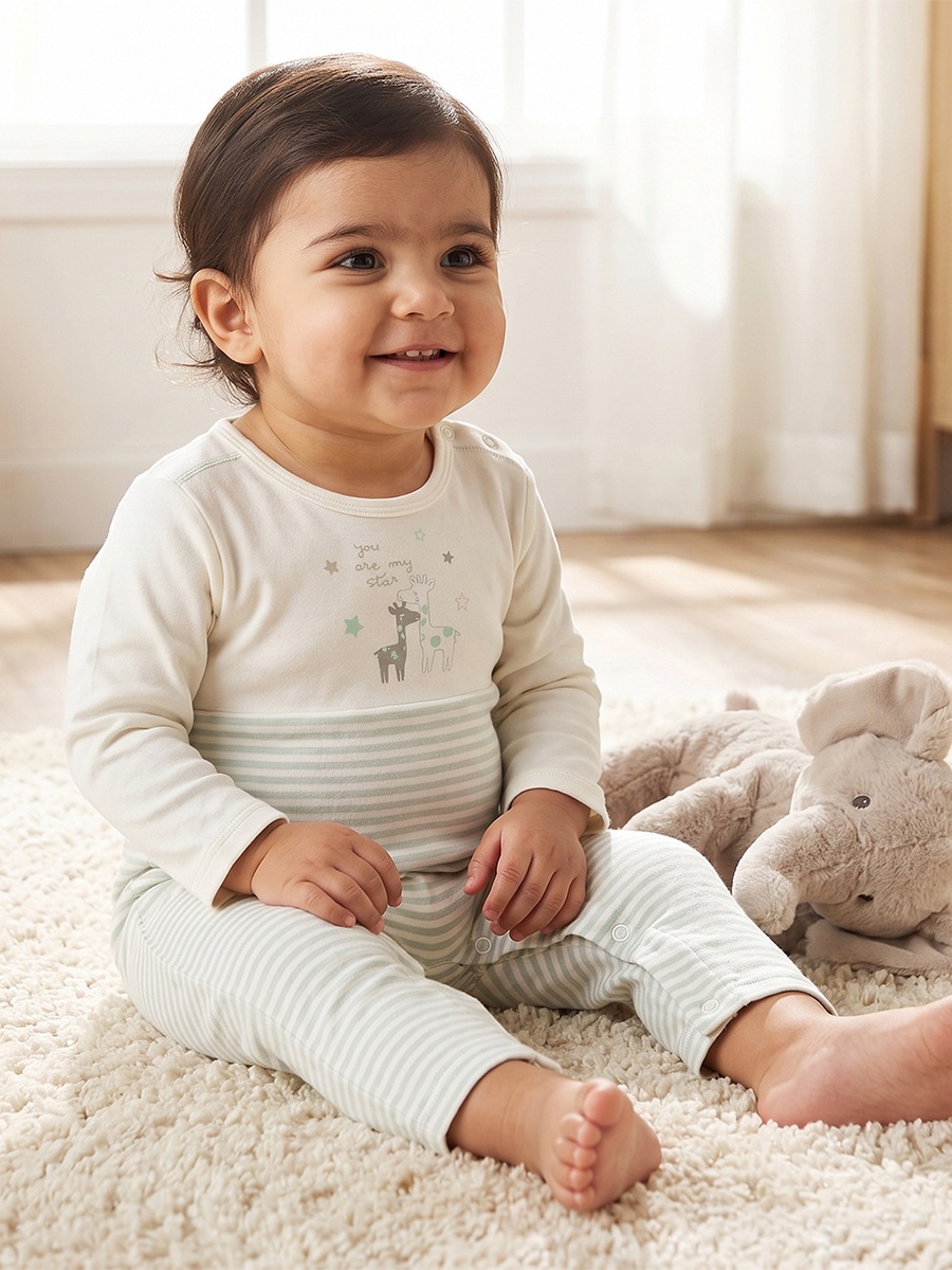 Cotton Crew Neck Long Sleeves Sleepsuit with Giraffe Print