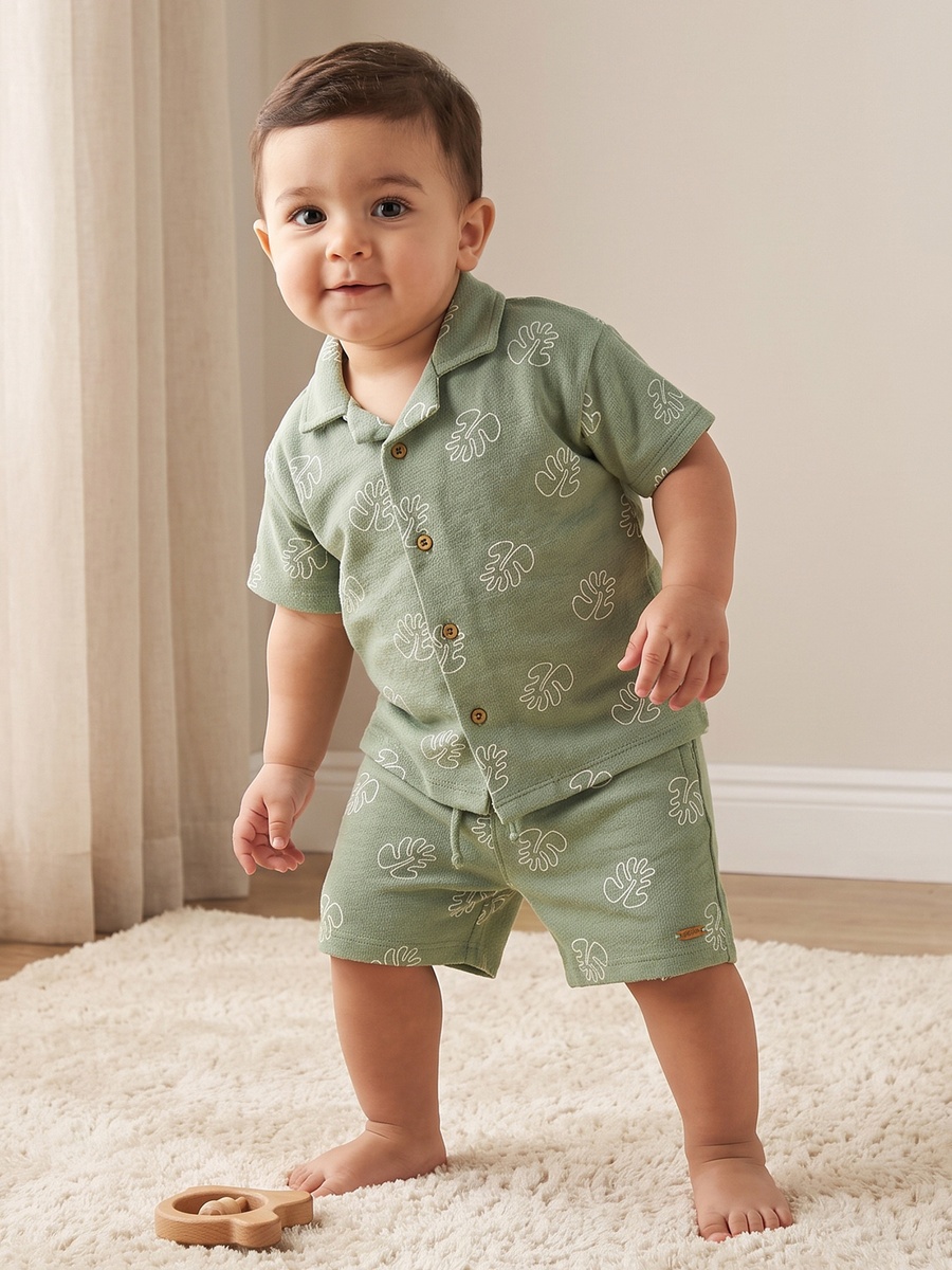 Camp Collar Short Sleeves Shirt and Shorts Set with Leaf Print