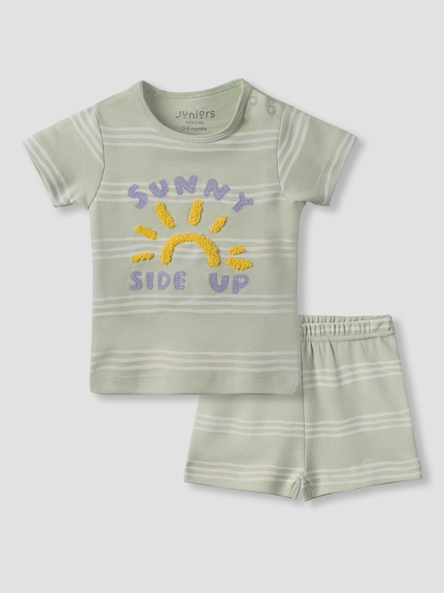 Crew Neck Short Sleeves T-Shirt and Shorts Set with Sun Applique